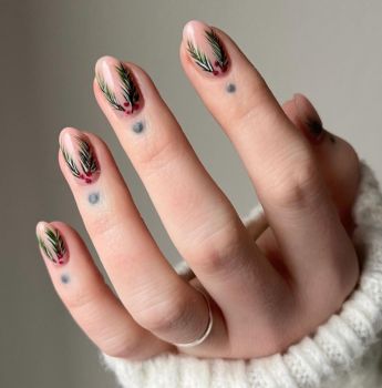 Christmas nails feature